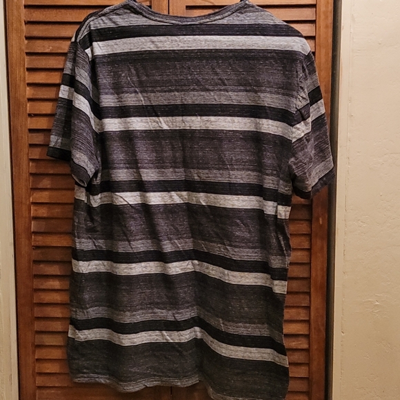 Old Navy tshirt - Picture 4 of 4